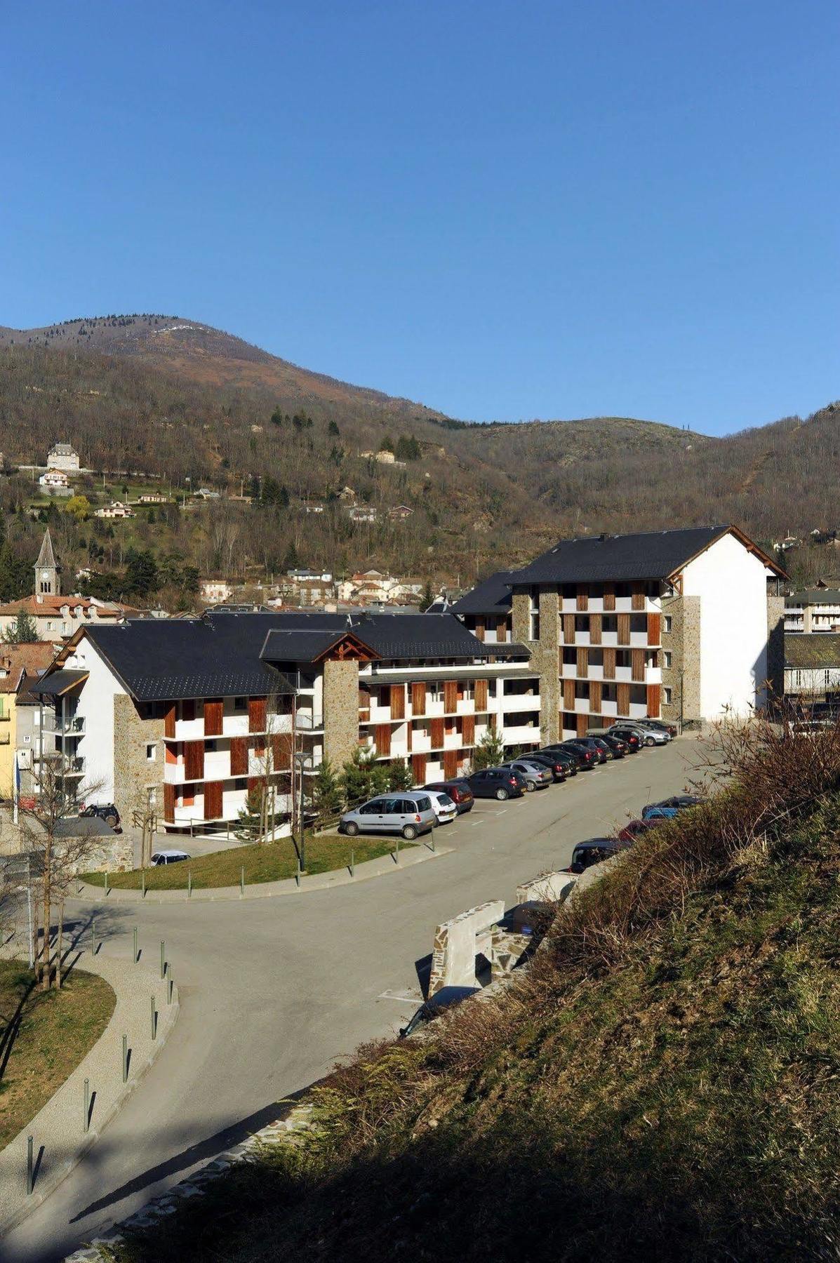 Pierre & Les Trois Domaines Aparthotel 3*